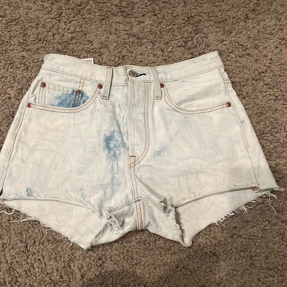 Levi’s light washed high waisted shorts